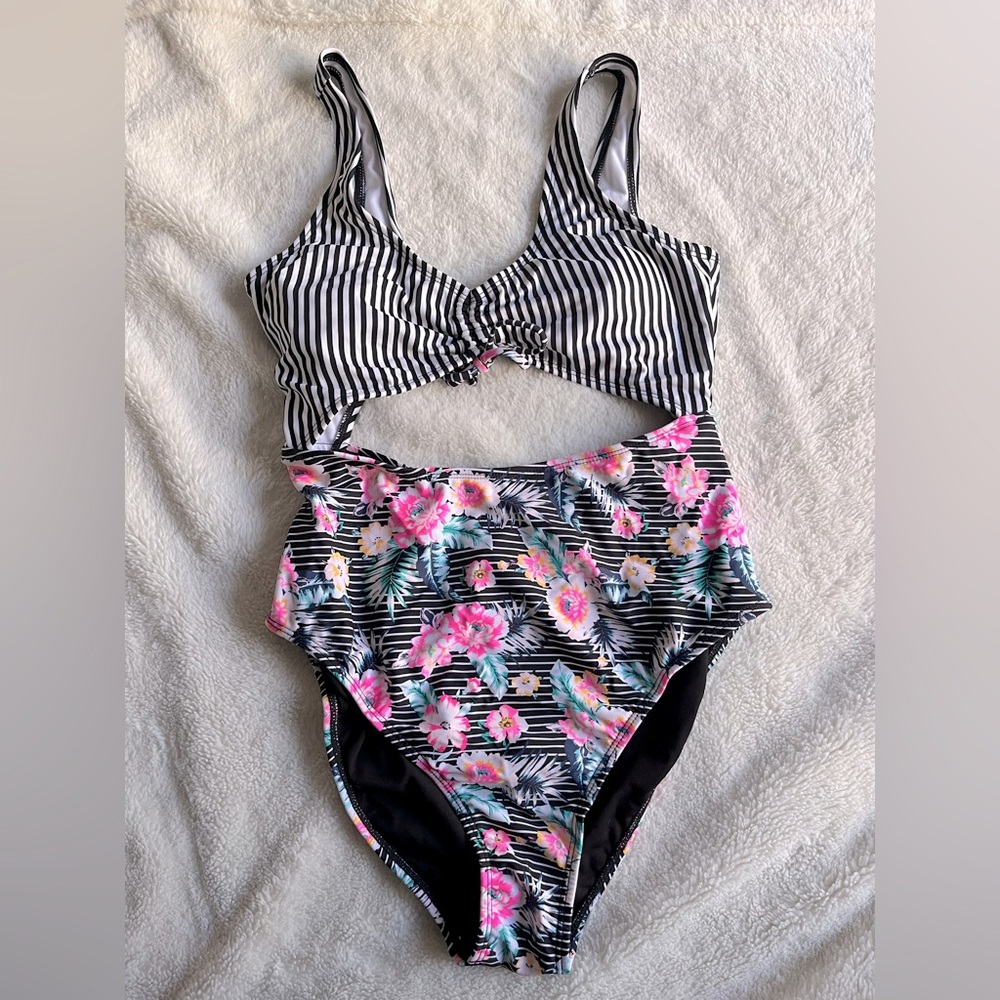 NWOT Arizona Jeans Co Medium One Piece Swim Suit